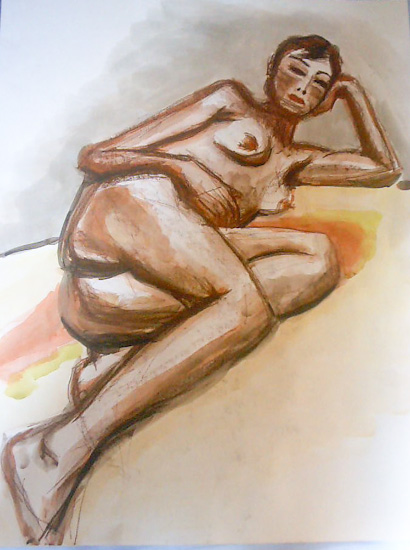 La femme brune nue allongée